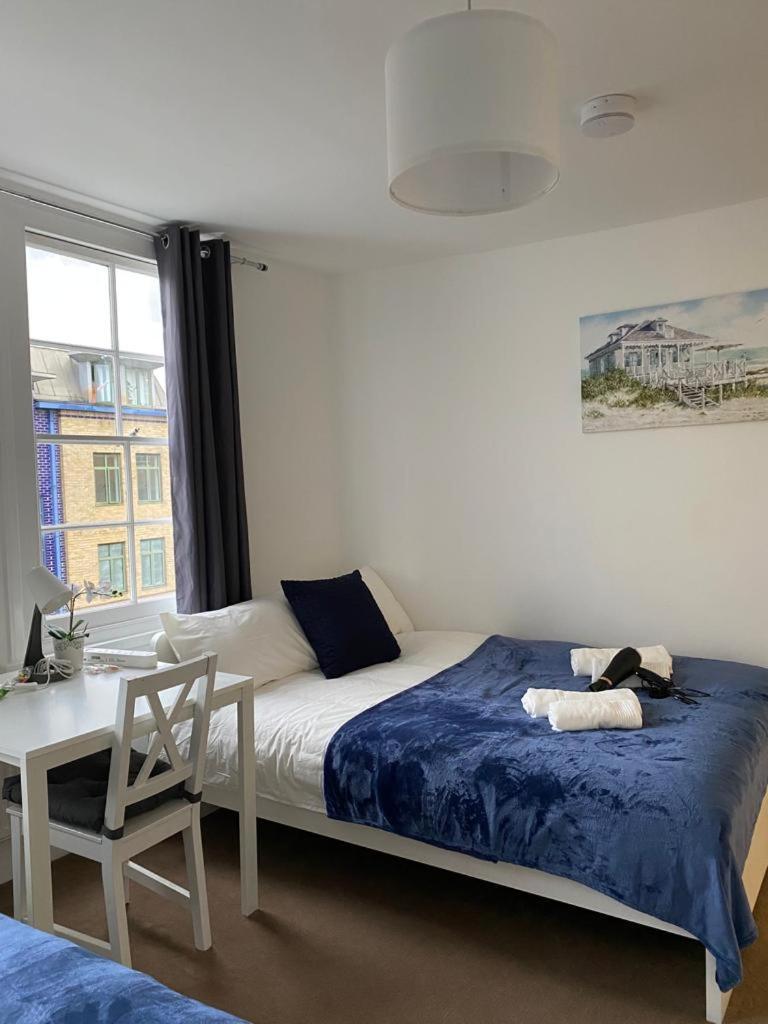 Gazde/Camere de închiriat Comfy Private In Camden Town, *