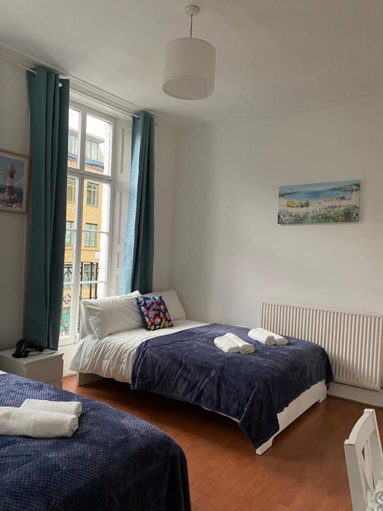 Gazde/Camere de închiriat Comfy Private In Camden Town,